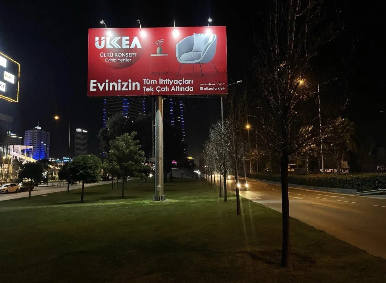 Ülkea Billboard · night
